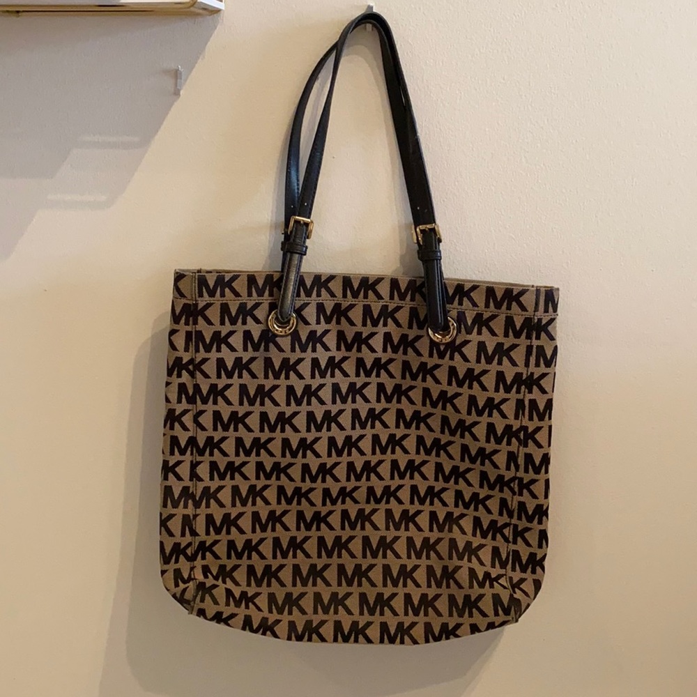 Michael Kors Jet Set monogram tote